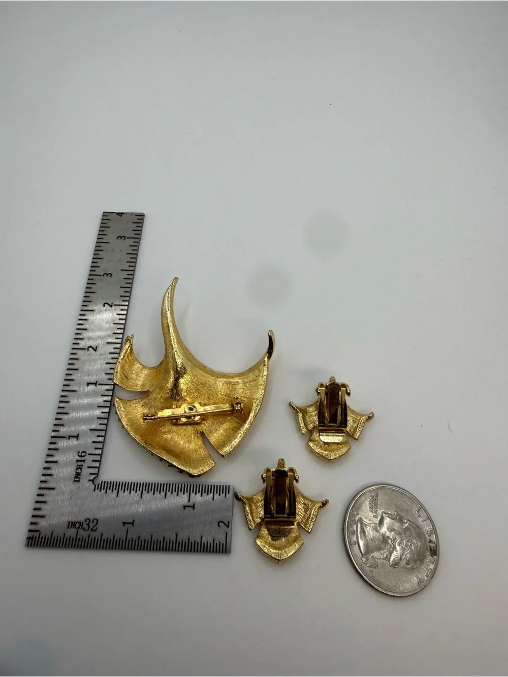 Vintage Gold Tone Ginkgo Leaf Brooch Clip On Earrings Demi Parure Set